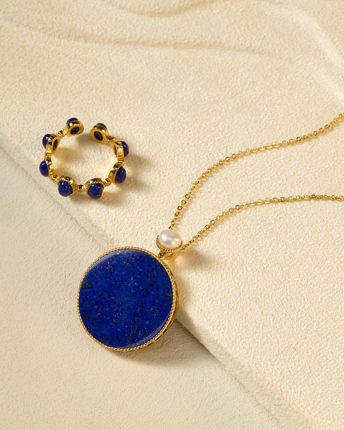 Lapis Lazuli Meaning: Wisdom, Truth & Self-Expression
